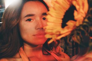JONES presenta “Sunshine”, una exploración luminosa entre el neo-soul y el R&B contemporáneo