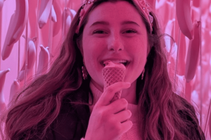 Clouds: El pop introspectivo de Alyssa Caroline