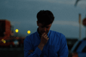 Augustine y la nostalgia acústica de Cherry Blossom Sky