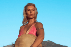 La calidez pop de Andrea Magee en su canción Needing Something
