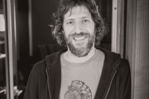 La tradición acústica de Todd Adelman en This Rounds On Me