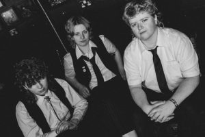 Shark School lleva el garage punk a nuevos niveles de intensidad con “5AM”