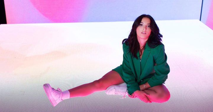 Bella Rios y “Rubberneck”: el arte de no poder mirar hacia otro lado