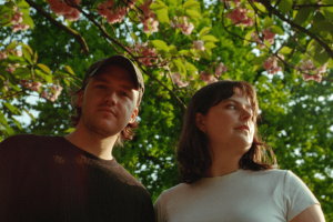 Un recuerdo retro en la propuesta pop-rock de atmos bloom con Everything