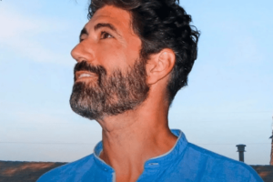 La veteranía técnica de Scott Fisher se muestra en su propuesta Scars