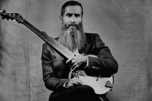 La vibra country de JP Harris resuena en Say Darling Say