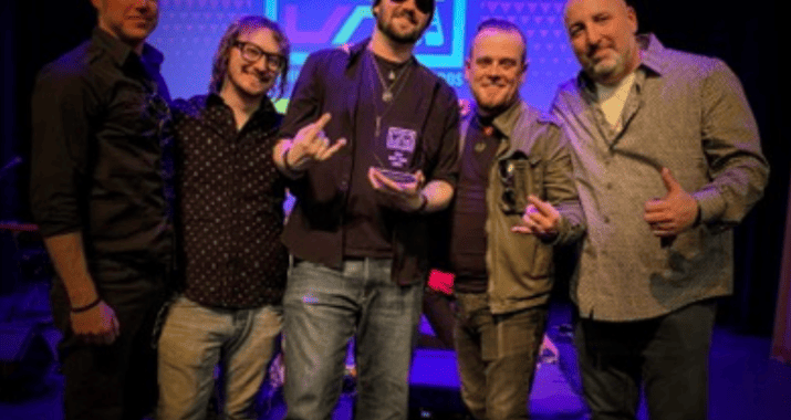 El pulso alternativo de Icarus Fell se impone en Mad World (Tears for Fears Cover)