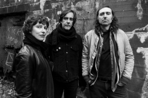 La crudeza experimental de A Place To Bury Strangers florece en Losing Time