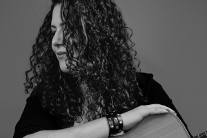 Loshe presenta “Al Borde De La Belleza”, una canción sobre el amor, la nostalgia y el valor de dar el salto hacia uno mismo