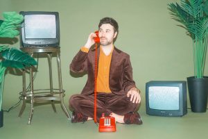 Unknown Caller convierte las noches de verano en nostalgia y melodía con “Every Night”