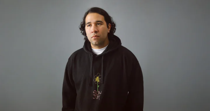 Slow Joy explora el peso de volver a sentir en “Feel It All Again”