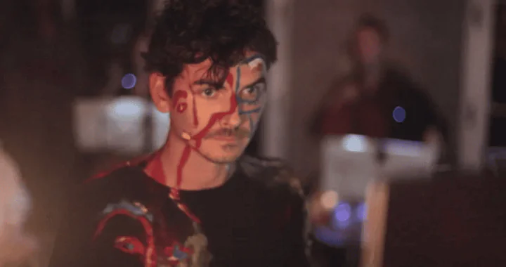 La densidad industrial de Brendan Angelides resuena en I’m Afraid Of Americans
