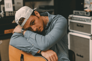 La madurez reflexiva de J. Willson resuena en las canciones de su álbum debut