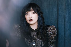 “The Vespertine”: Alas de Liona convierte el amor y la pérdida en alt-pop sombrío