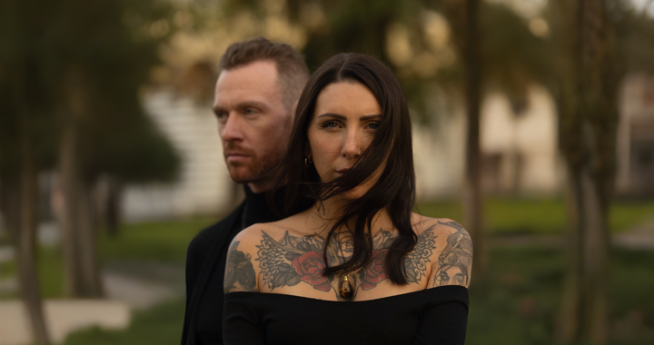 Corey Hunter y Alia unen sus voces en la atmósfera envolvente de “Tides”