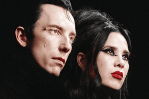 El hechizo retro de Twin Temple en Love You To Death