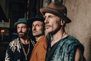 El pulso rock de The Next Movement se afirma en Love