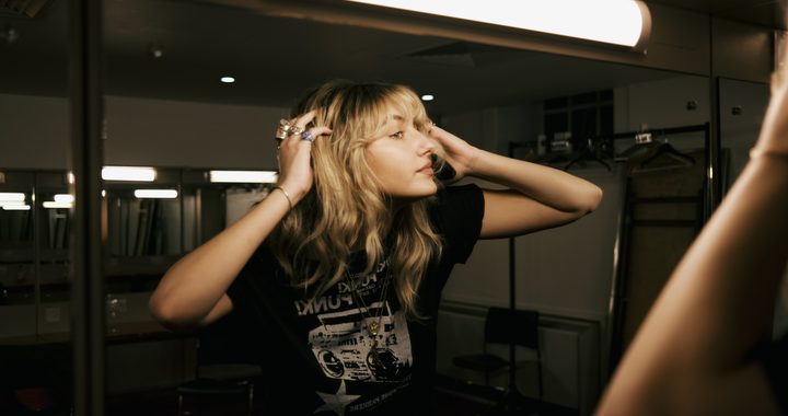 Iona Luke presenta “From Dust”, un cierre introspectivo para su EP debut