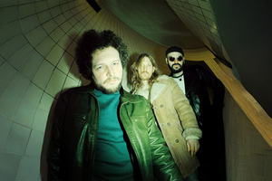 Subterranean Street Society transforma el duelo en música con “Mazda 5”
