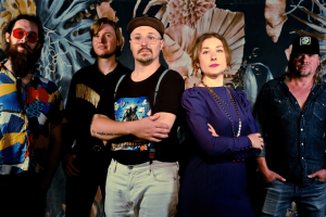 La Vitalidad Musical de Adrian and Meredith Resplandece en Sometimes the Sunlight Wins