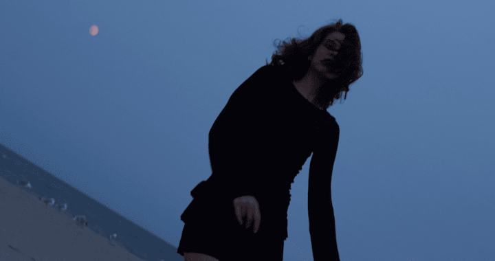 Point of No Return: El pulso electro y la firmeza pop en la voz de Sarah Smith