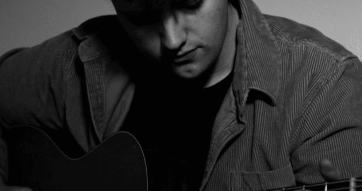 La serenidad acústica y el trazo íntimo de Chris Alden en South