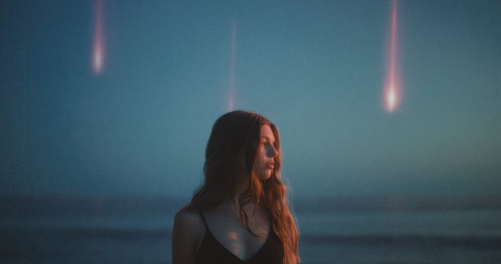 Clara Lars presenta “Fall Back”: sensibilidad pop y atmósferas electrónicas