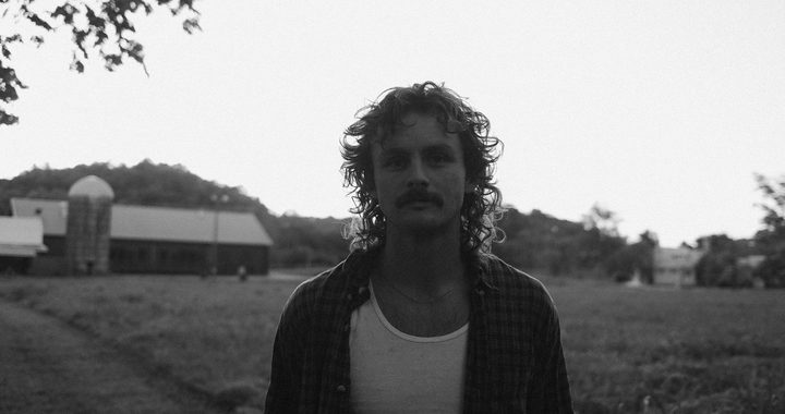 Evan Honer presenta “say anything”, una canción sobre el silencio y las despedidas emocionales