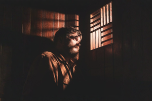 Dave Lofts presenta “Whistling On A Bottle”, un himno de rebeldía, amor y resiliencia